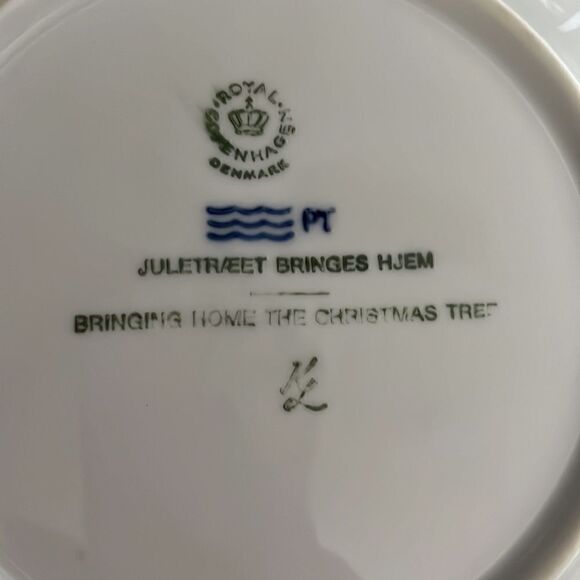 Vintage Royal Copenhagen 1880 collectible Christmas plate - Picture 3 of 4